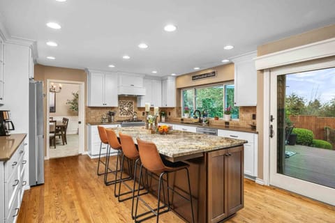 Plenty of room in the kitchen to whip up your favorite meal.