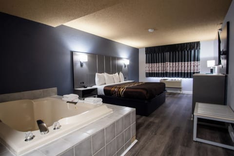 Deluxe Room, 1 King Bed Spa bath Jacuzzi Non-Smoking | Desk, laptop workspace, blackout drapes, soundproofing