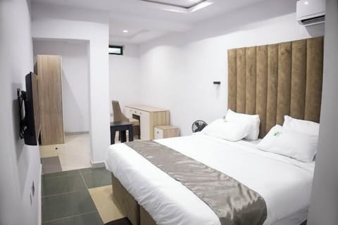 Comfort Room, Balcony, City View | Desk, laptop workspace, free WiFi
