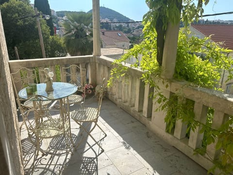 Apartment | Terrace/patio