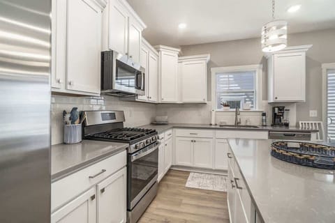 Where Culinary Ease Meets a Freshwater Breeze - High Tide`s Kitchen is the Perfect Place to Find Your Inner Chef