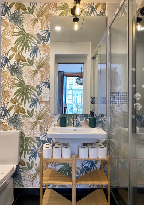 Memory foam beds, soundproofing, free WiFi, bed sheets