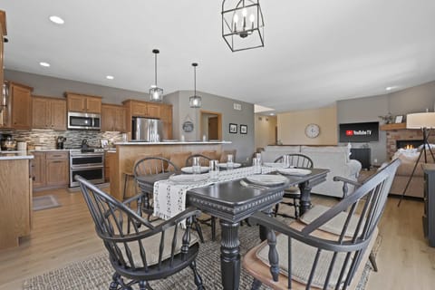 Fully stocked kitchen with barstool seating and a dining table that comfortably seats 6.