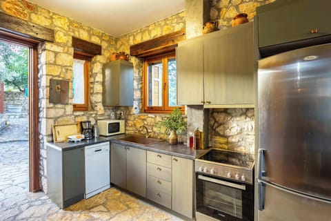 Fully-equipped kitchen