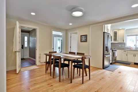 House, 4 Bedrooms | Dining