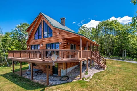 Incredible Cedar Log Home: Superior Views Overlooking 40+ White Mnt/other Peaks w/ 17 acres of privacy!  Sleeps up to 14, 5 Bdrms, 2.5 Bath, 9 Rm, 3 Floors, Wraparound Porch/Deck