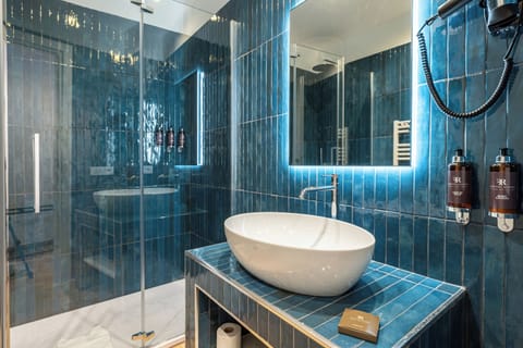 Family Studio, City View | Bathroom | Shower, free toiletries, hair dryer, towels