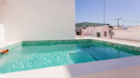 Enjoy a refreshing dip in your private rooftop pool with serene views over the neighborhood.
#RooftopPool #AlgarveSunshine #PrivatePool #SummerVibes #Algarve #Portugal
