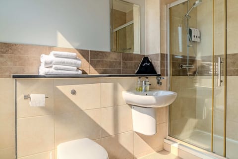 Standard Room | Bathroom | Shower, hair dryer, towels, soap