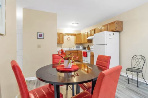 Enjoy a bite at the kitchen table, with seating for 4