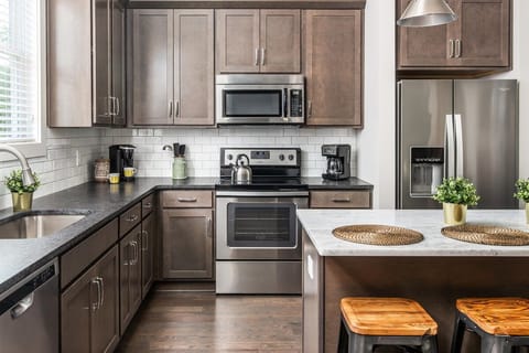 Full kitchen with counter seating