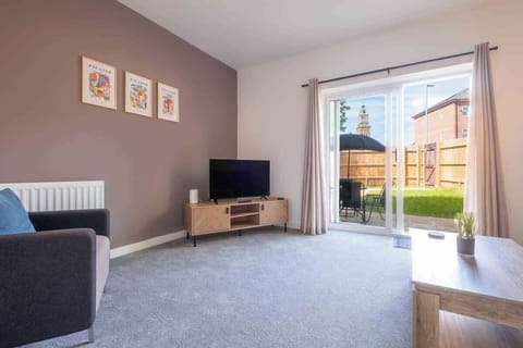 Chill out in style with two cosy lounges, ideal for movie nights or peaceful evenings in