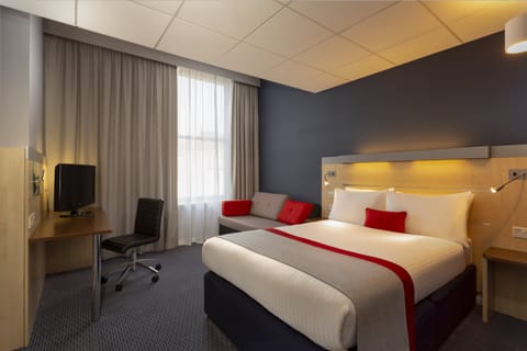 1 bedroom, hypo-allergenic bedding available, desk, blackout drapes