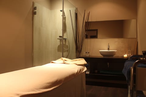 Couples treatment rooms, Turkish bath, body treatments, hydrotherapy