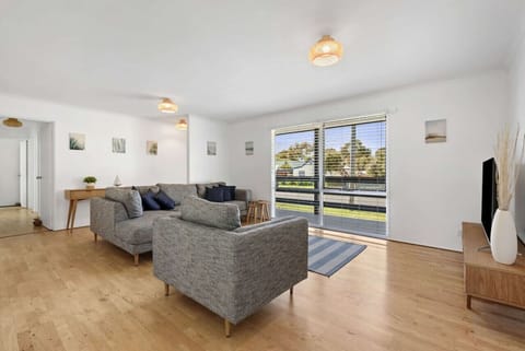 🛋️ Spacious lounge with cozy seating and large sun-filled windows