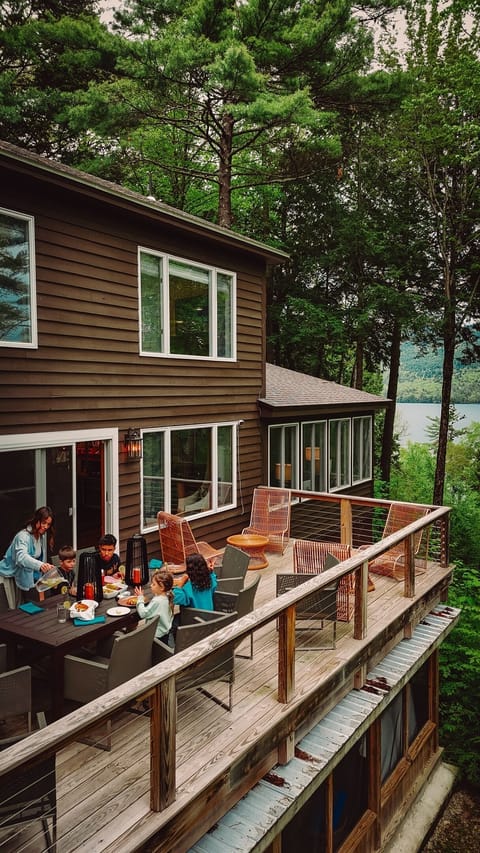 Outdoor Dining Deck