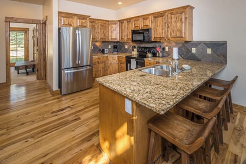 Enjoy Breakfast at the Bar | Main Level