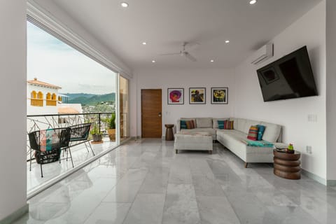 Condo - Image 2