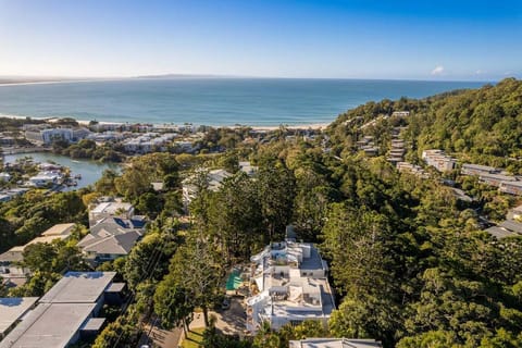 Location, close to Hastings St, Noosa Main Beach and Noosa National Park