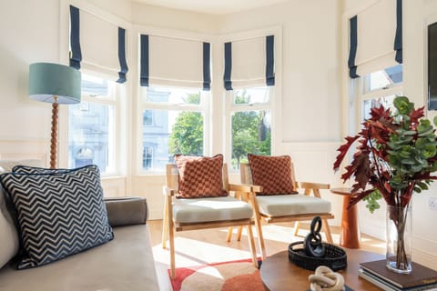 Apartment | Living area | TV