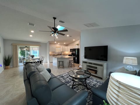 Bright open Floor plan!