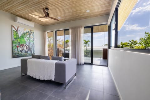 Horizon-suite-living-room-trpical-nature (5)