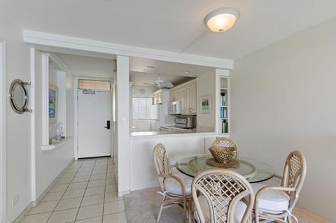 Condo, 2 Bedrooms | Dining