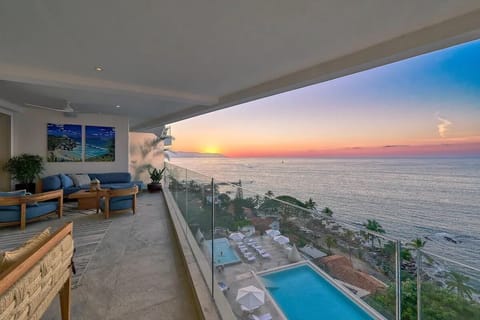 Luxurious 4BR Oceanview Residence with Resort Amenities
