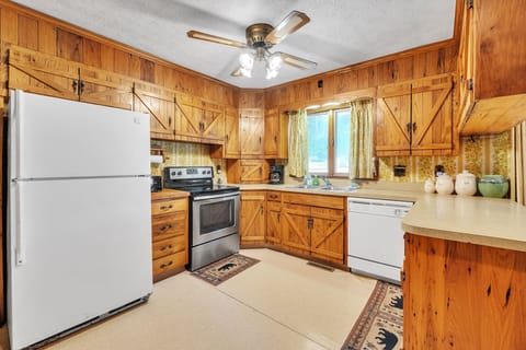 Indoors, Hardwood, Kitchen, Refrigerator, Ceiling Fan