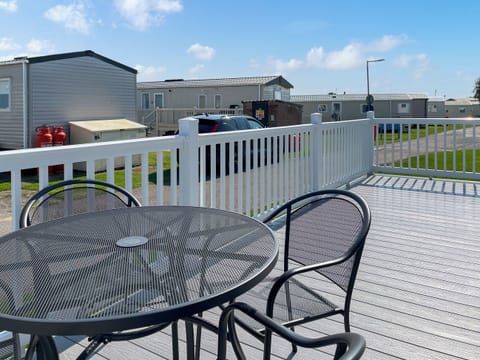 Decking | Bud&rsquo;s Bay, Southerness