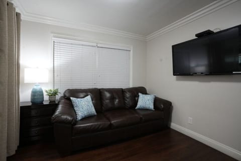 House, Multiple Beds, Pool Access, Pool View (Destination #07) | Living area