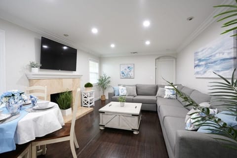 House, Multiple Beds, Pool Access, Pool View (Destination #02) | Living area