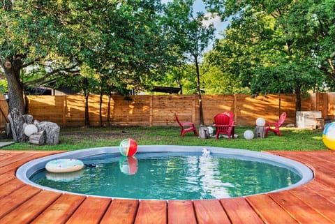 Great place, amazing backyard, and nice distance from everything!