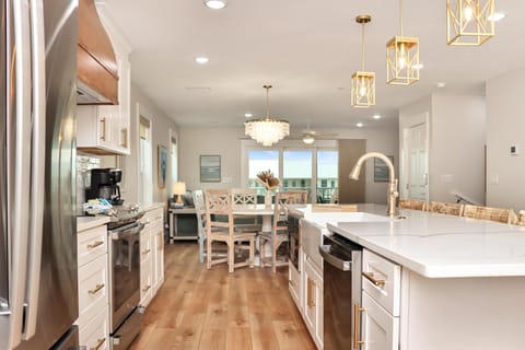 House, Multiple Beds (Sea Cliff K68 Aqua La Vista Baby!) | Private kitchen | Oven, toaster