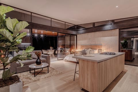 Suite, Garden View | Private kitchen