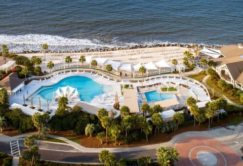 Welcome to your seaside oasis, nestled in an exclusive resort on a private island. Enjoy luxury and tranquility, with pristine beaches, lush landscapes, and amenities at Seabrook Island Club, all located directly across from Atrium Villas.
