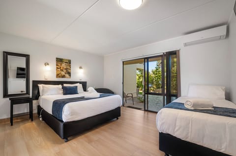 Standard Studio | Blackout drapes, soundproofing, iron/ironing board, cribs/infant beds