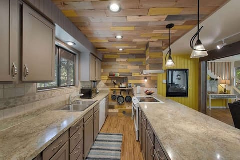 Kitchen, well-stocked. Microwave, coffee maker, Vitamix, Icemaker, Popcorn Popper, Crock Pot, Utensils, Pots, Pans, Dishes for 8, etc.