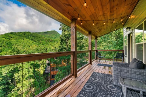 Unwind on this inviting covered deck and enjoy beautiful mountain views.