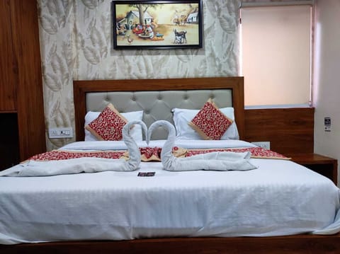 Superior Double Room, 1 Queen Bed | Premium bedding, laptop workspace, soundproofing