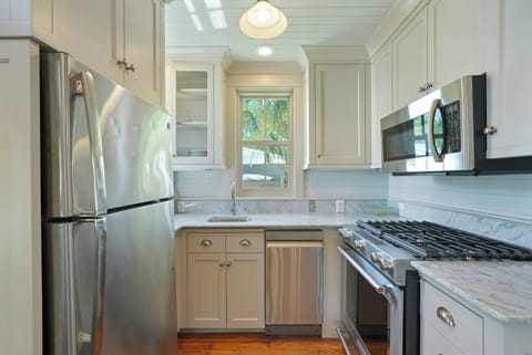 FULLY EQUIPPED, UPDATED KITCHEN NEXT TO LIVING AREA