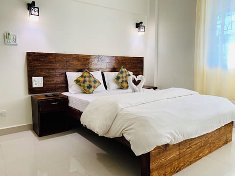 Premium bedding, WiFi (free), bed sheets