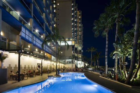 Outdoor pool, pool umbrellas, sun loungers