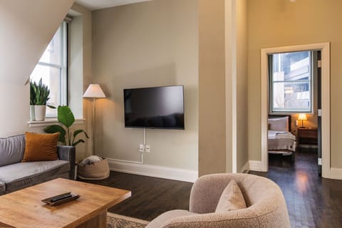 A spacious, light-filled layout that adapts to your group, featuring a premium Queen size sofa bed for seamless hosting and relaxation