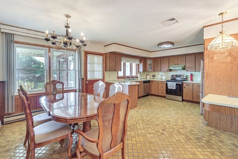 Watertown Vacation Rental | 3BR | 3BA | 1,900 Sq Ft | Steps Required