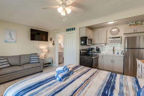 Redington Shores Vacation Rental | Studio | 1BA | 277 Sq Ft | 1 Step to Enter