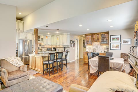 Dining Area | Dishware/Flatware Provided | 2nd Floor