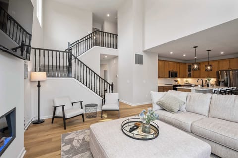 House, Multiple Beds, Kitchen, Garden View (Lunar Haven) | Living area | 42-inch TV with cable channels