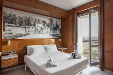 In-room safe, desk, blackout drapes, soundproofing