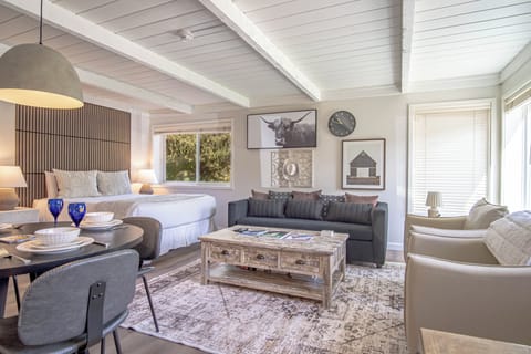 Welcome to Atelier Escape - a studio condo walking distance to Sun Valley Resort